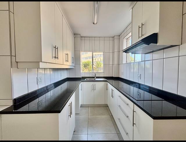 1 BEDROOM APARTMENT TO LET IN ESSENWOOD